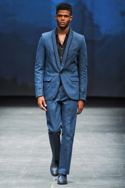 Look 7
